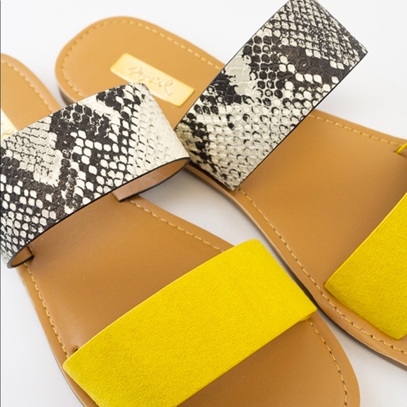 Size 5.5 Belle Slip On Snake Sandal - Picture 2 of 4